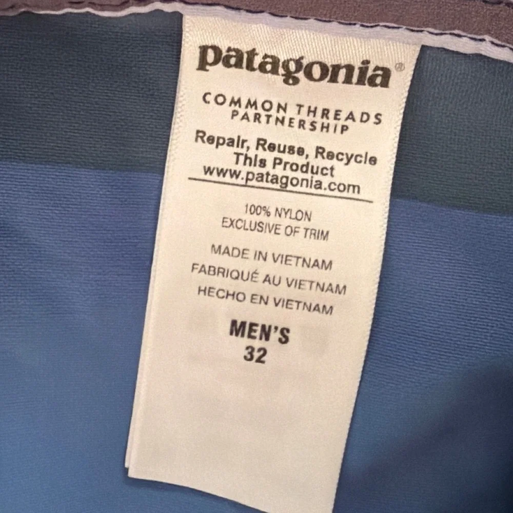 Patagonia Men 32 Board Shorts Blue Striped Nylon Swim Trunks Zip Pocket 9 Inseam